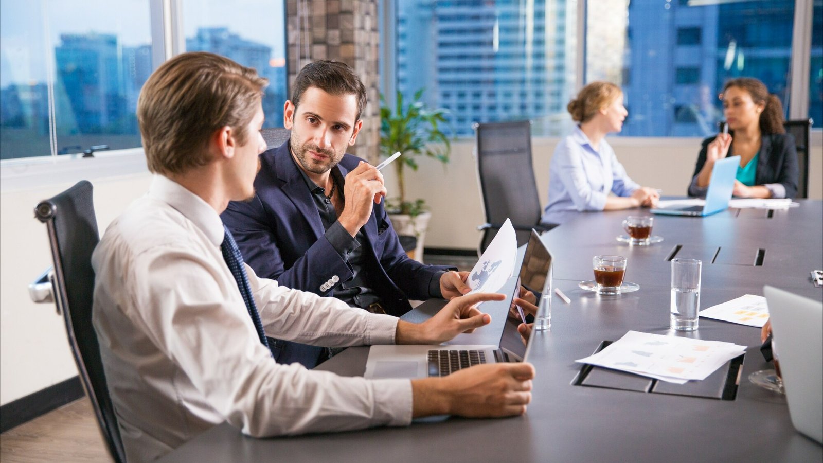 Business-Meeting-in-Dubai